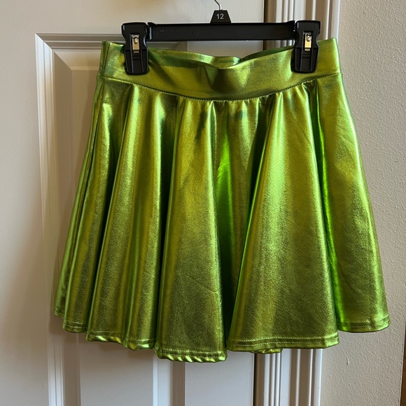 Metallic Green Flare Pleated Mini Skater Skirt. Size Small - Picture 5 of 8